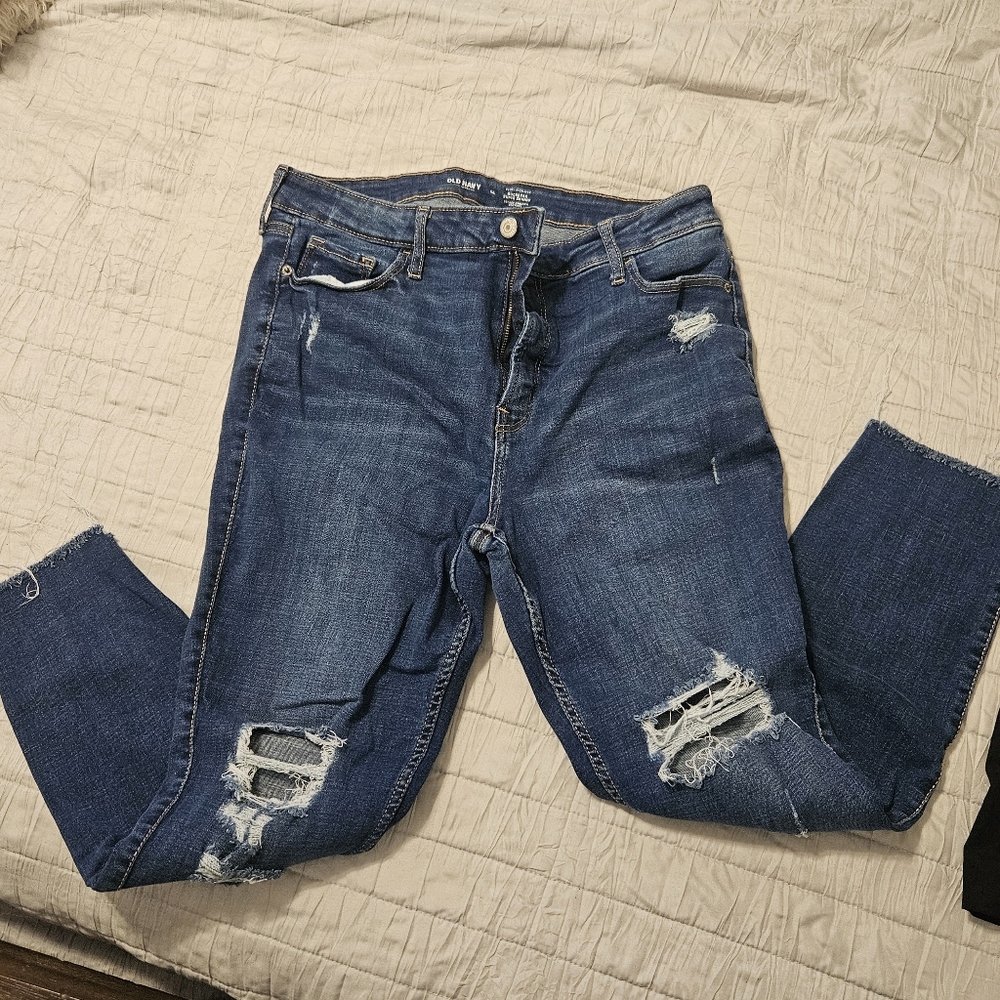 Ripped Knee Skinny Jeans